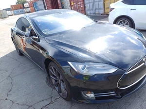 Tesla Model S RWD