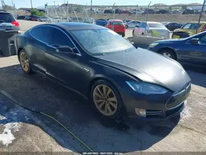 Tesla Model S 2015 70D